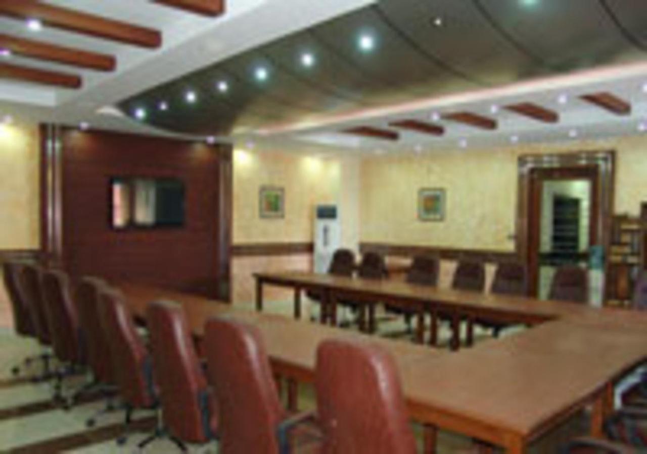 Rajone Hotel Faisalabad Exterior photo
