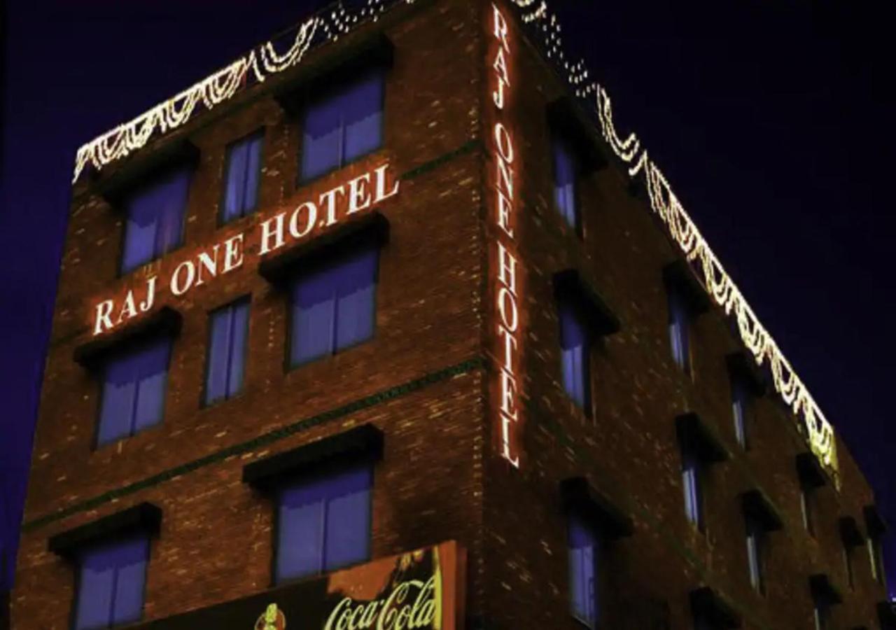 Rajone Hotel Faisalabad Exterior photo