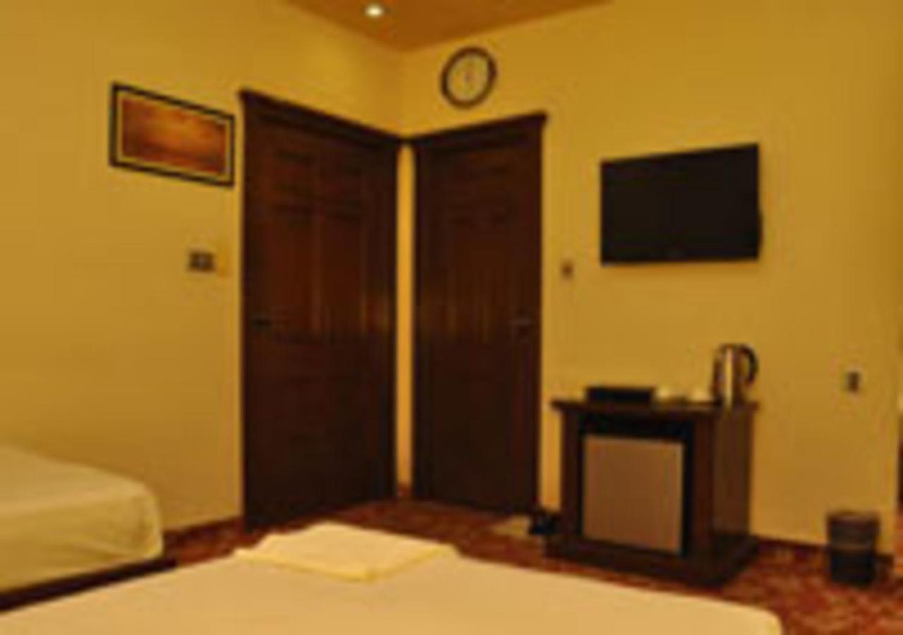 Rajone Hotel Faisalabad Exterior photo